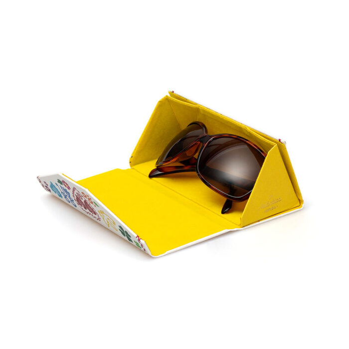 Alternative view of Brillenetui NAMORADOS