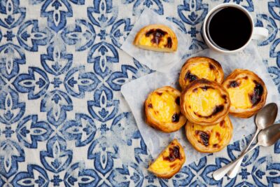 Portugiesische Süßigkeiten: ein Erbe voller Geschmack 12 Pastel de nata doces portugueses