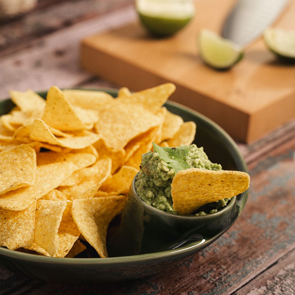 Prato aperitivo - nachos com guacamole