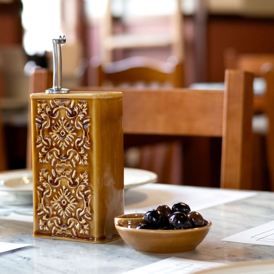 Olive Oil Bottle + 2 Tile Plates AZULEJO 1 Mata bicho com a coleção azulejo